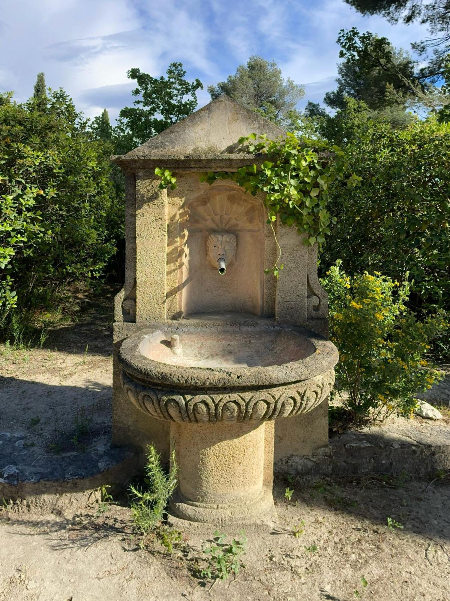 Au Calme Dans La Campagne Aixoise, Entoure De Cypres * Aix-en-Provence