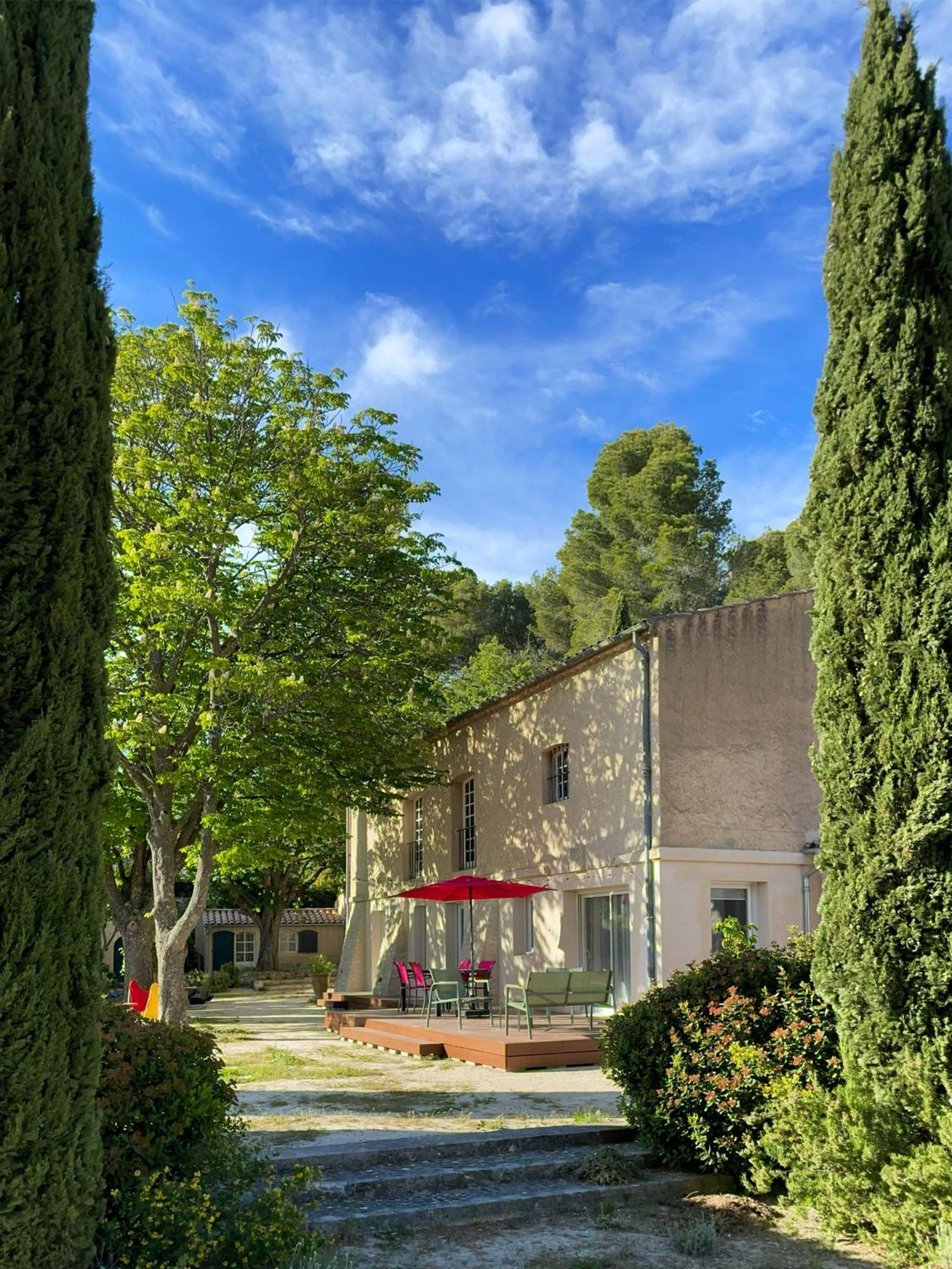 Au Calme Dans La Campagne Aixoise, Entoure De Cypres Hébergement de vacances