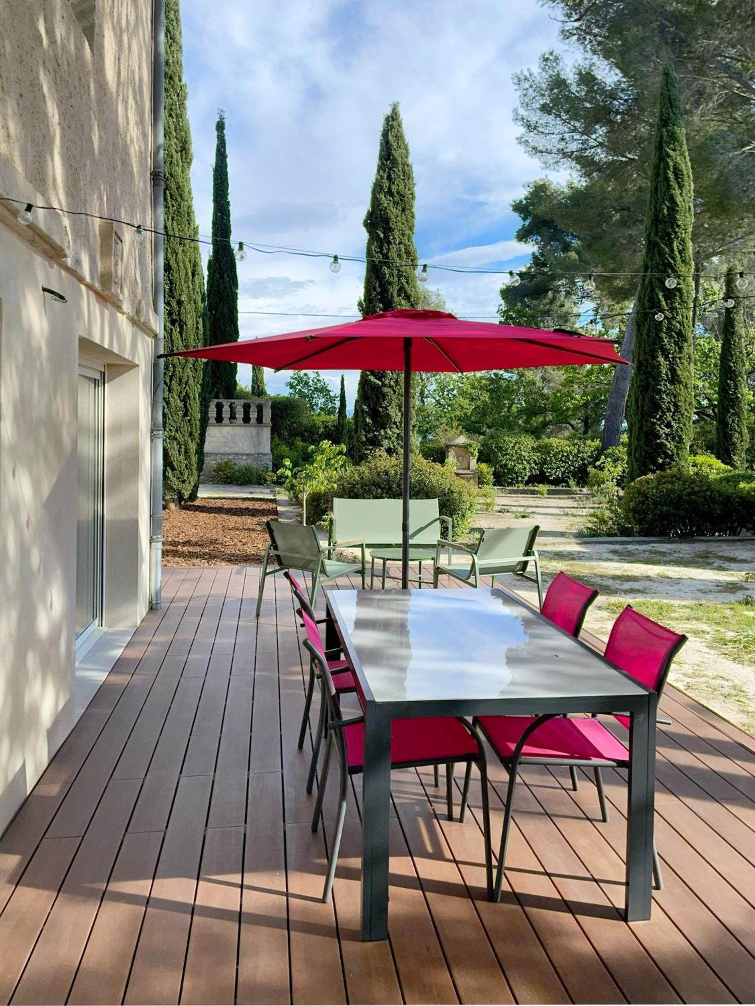 Au Calme Dans La Campagne Aixoise, Entoure De Cypres Holiday home *
